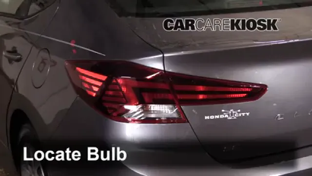2019 Hyundai Elantra SE 2.0L 4 Cyl. Éclairage Feu stop (remplacer ampoule)